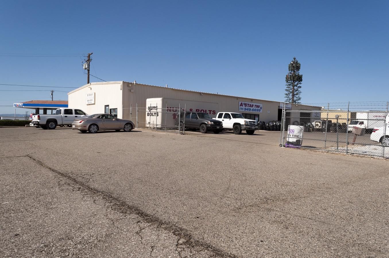 Multi-Tenant & Warehouse on ±2.78 AC Fenced photo 4