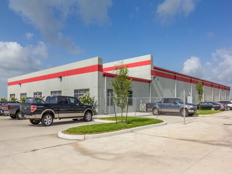 100% Climate Controlled 3501 Galaznik Rd photo 1