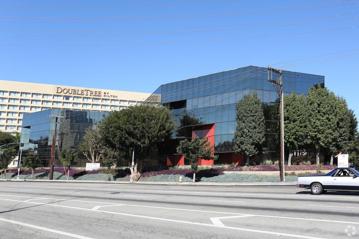 Pacifica Plaza photo 1