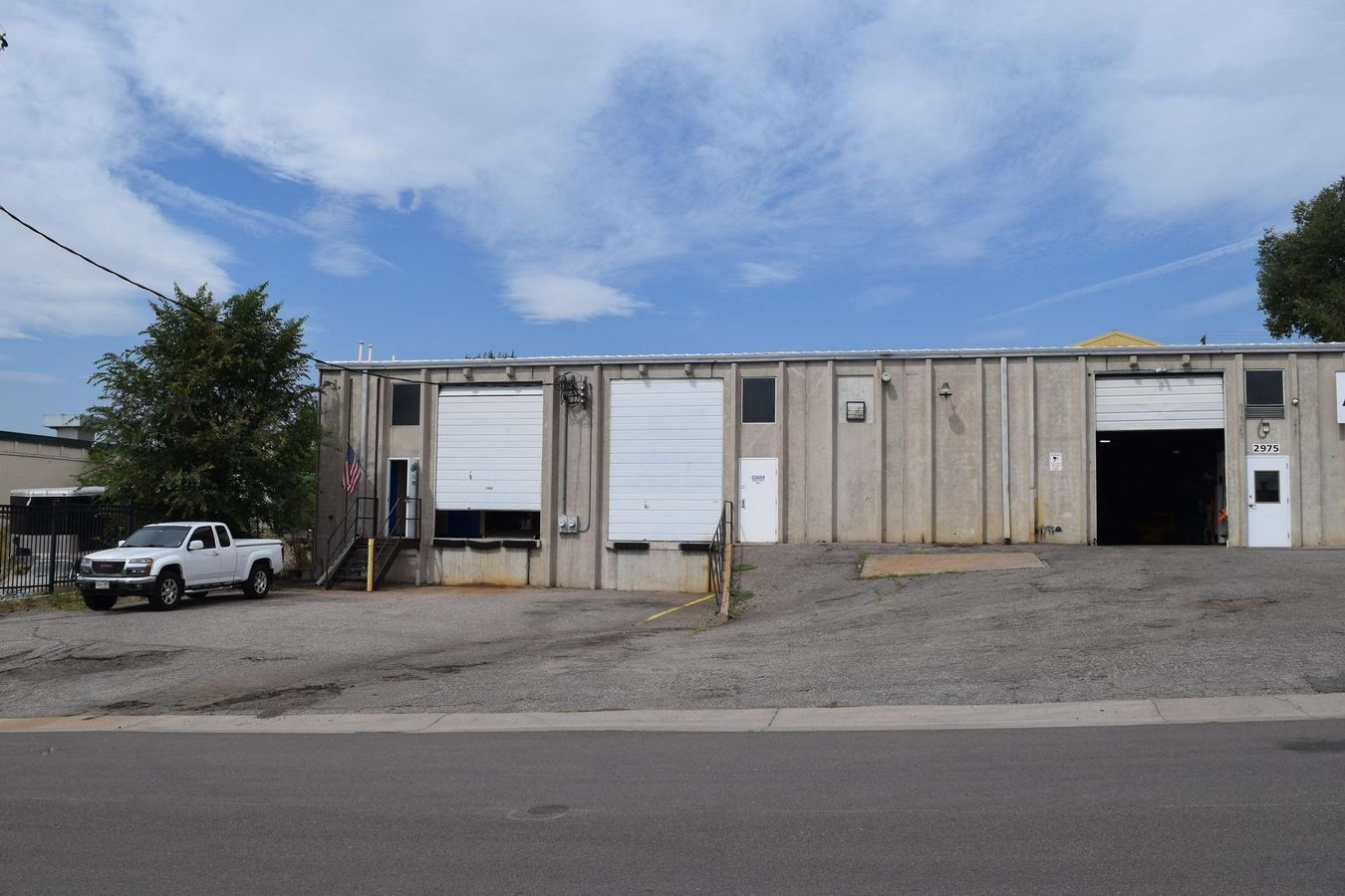 2,000 SF warehouse with dock high loading (drive in access potential) photo 4