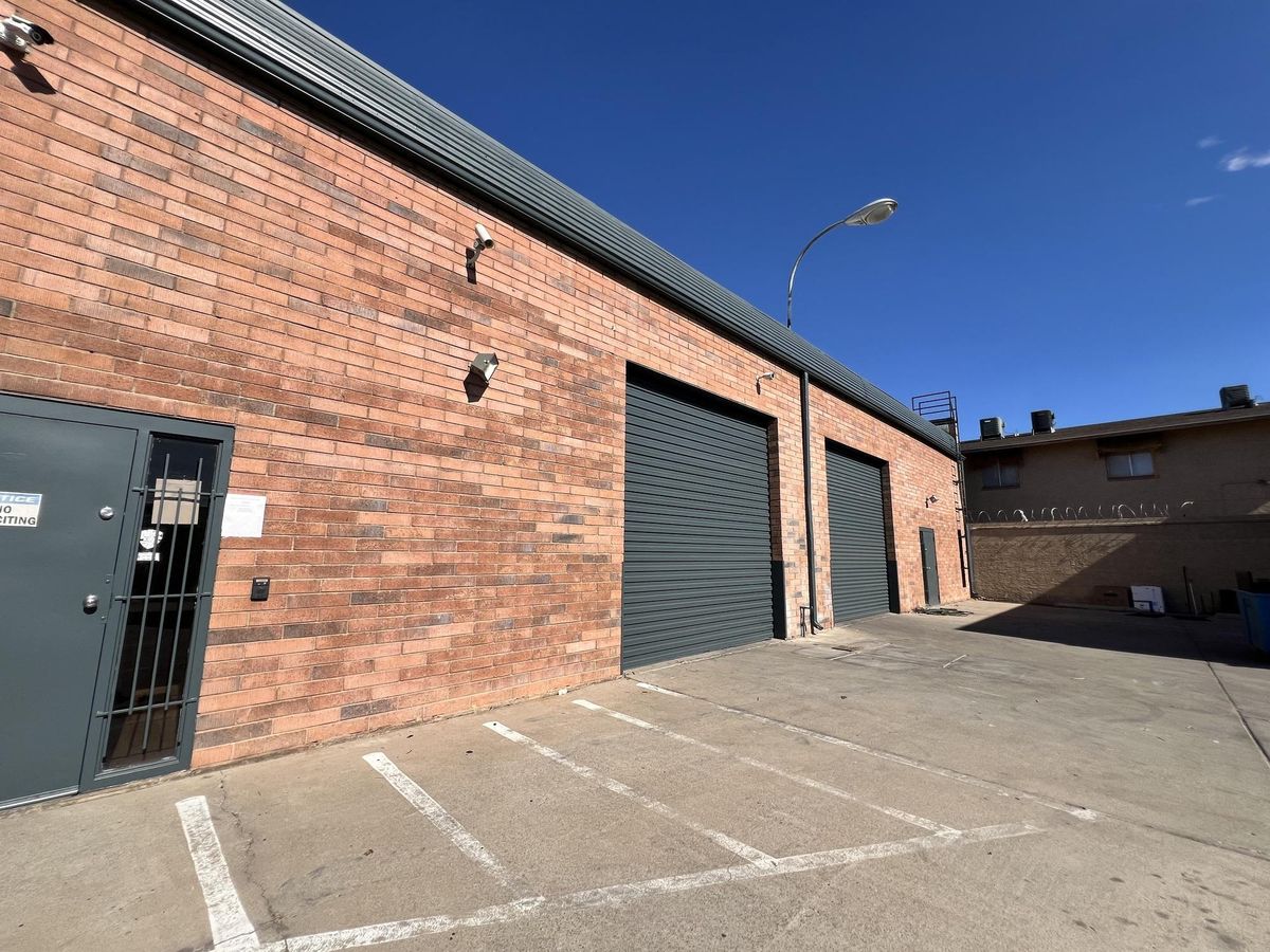 1826 W Sahuaro Dr photo 2