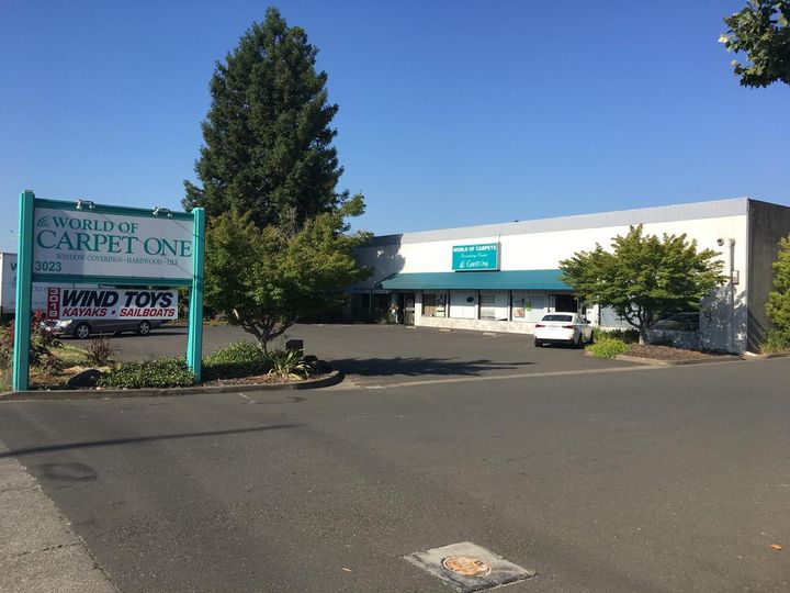 High Identity Retail/Industrial Bldg