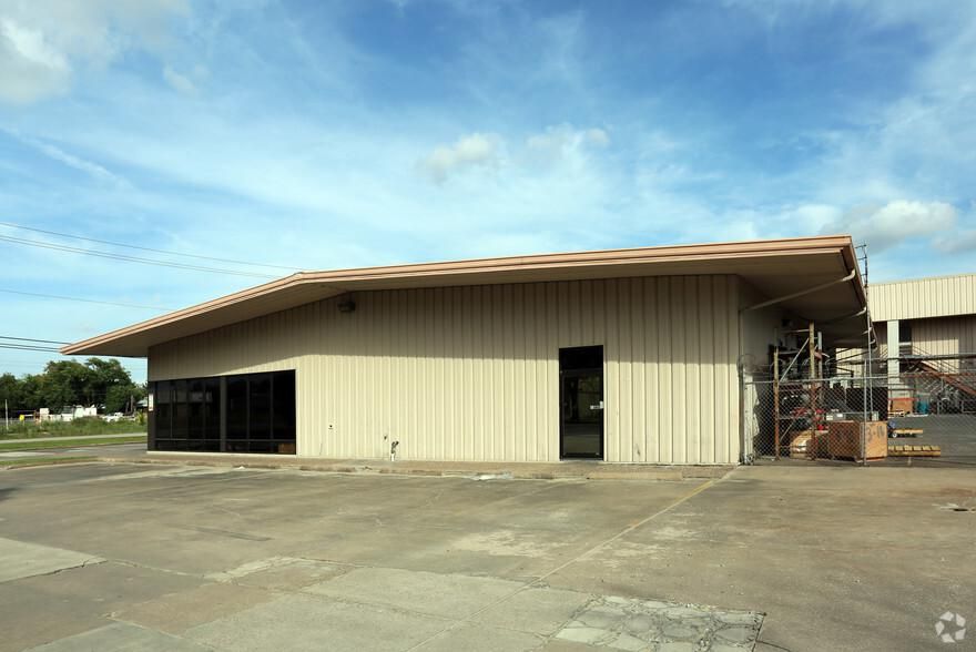 11421 Todd St photo 3