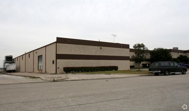 6111 Woodlake Ctr
