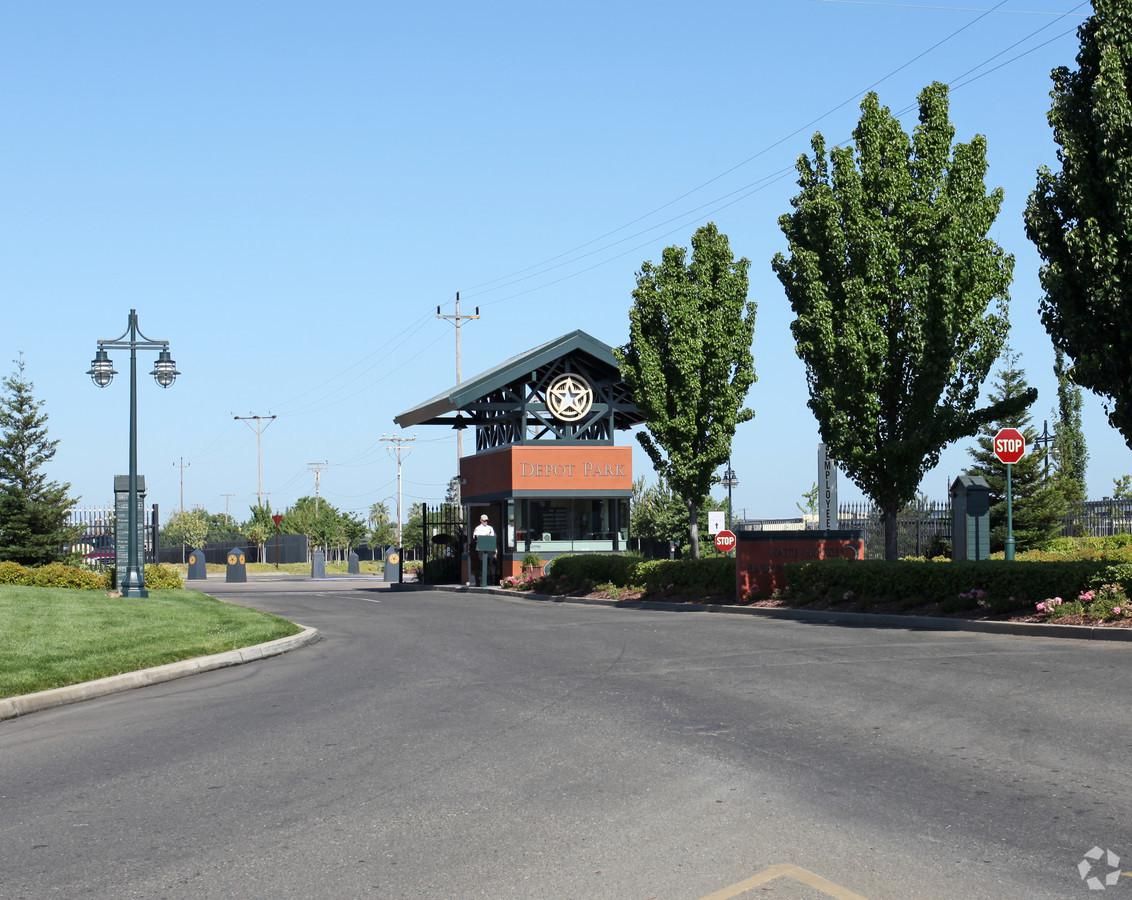 Depot Park - Building 5 photo 2