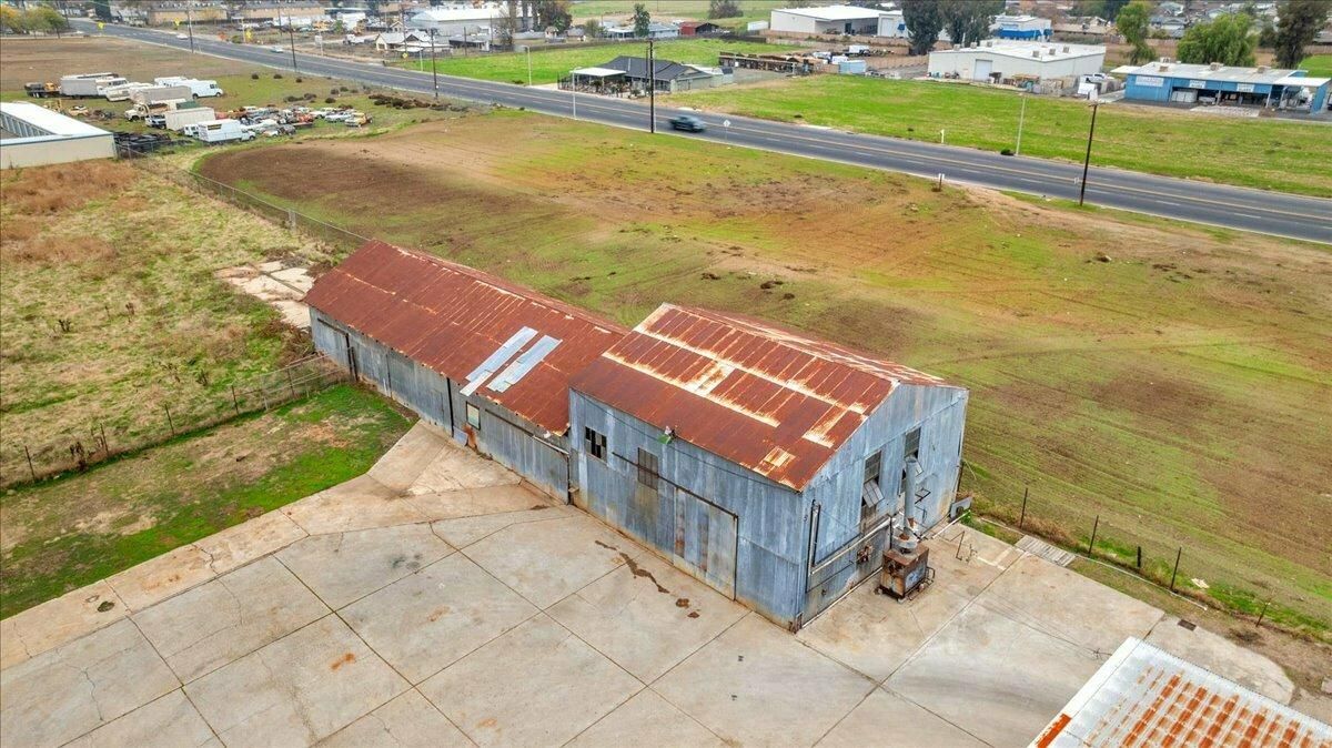 Freestanding Industrial Building on ±1.49 Acres in Porterville photo 2