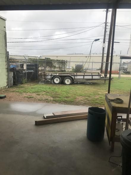 925 S Treadaway Blvd photo 3