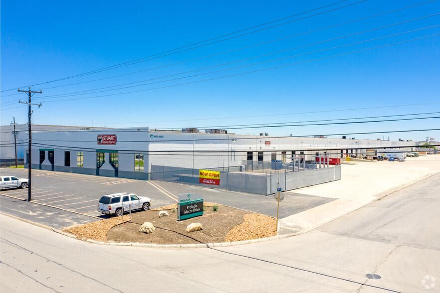 Macro Distribution Center 4501-4525 Macro photo 4