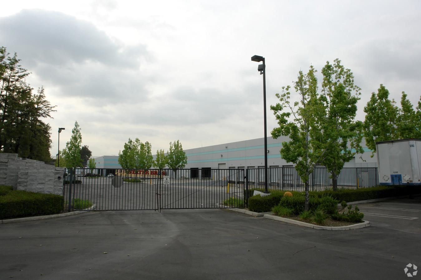 Bldg 4 photo 2