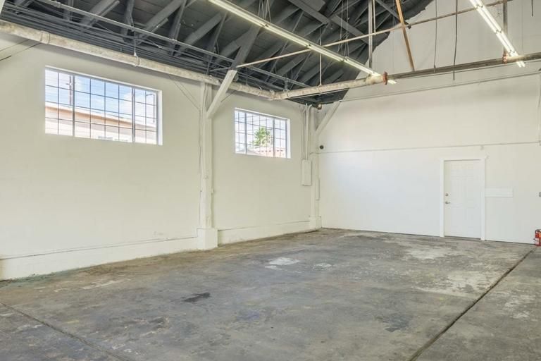 2130 Newton Ave photo 2