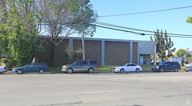 Available: 3,521 sf 1930-1932 W Winton Ave