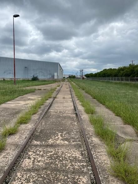 Building 2 1081 Everman Pky photo 2
