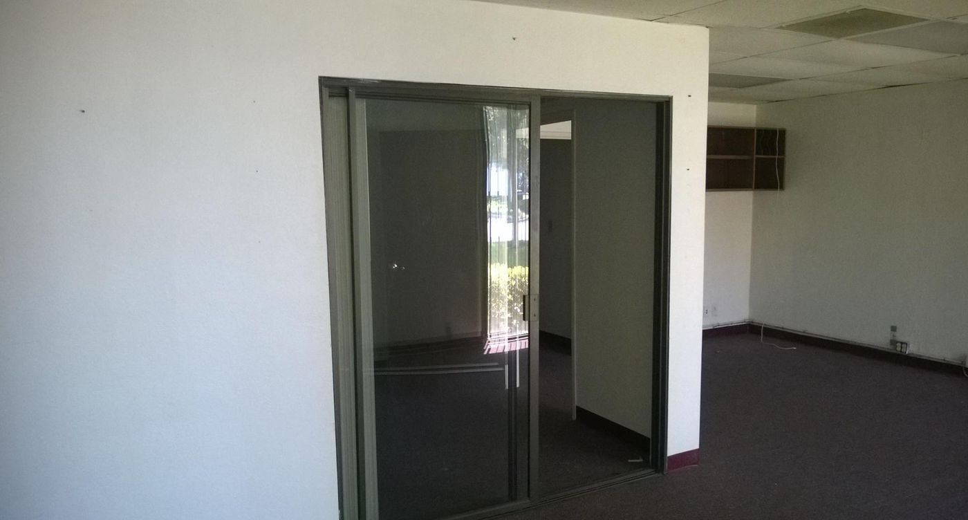 Small Office/Warehouse with Retail Potential! photo 4