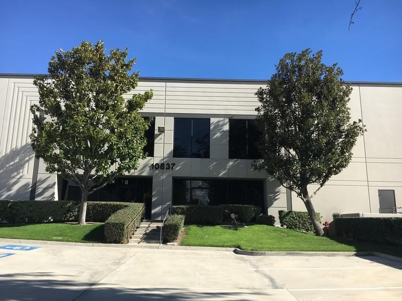 10837 Commerce Way photo 2
