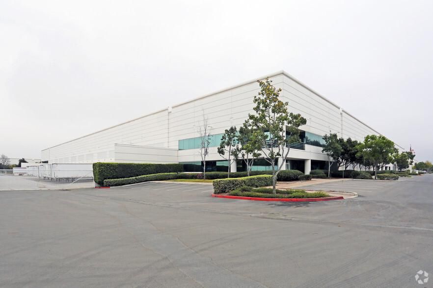Viva Logistics Center 2660 Sarnen St photo 2