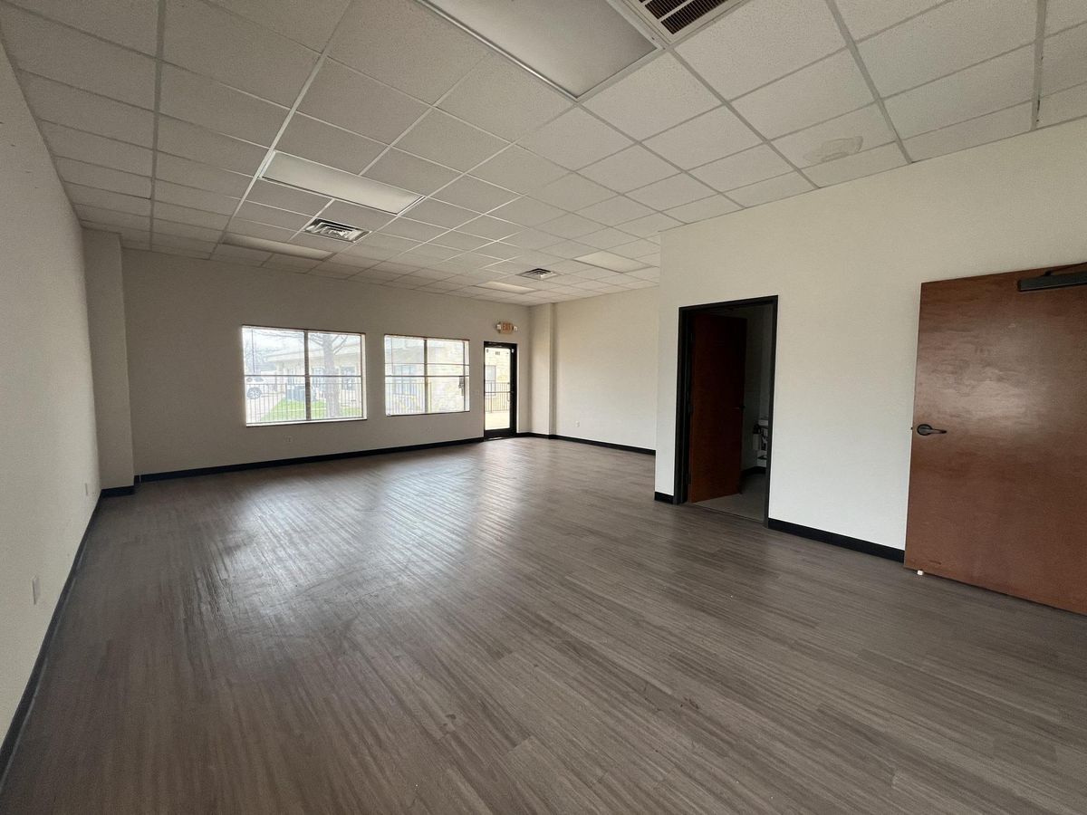1050 Meadows Dr photo 3