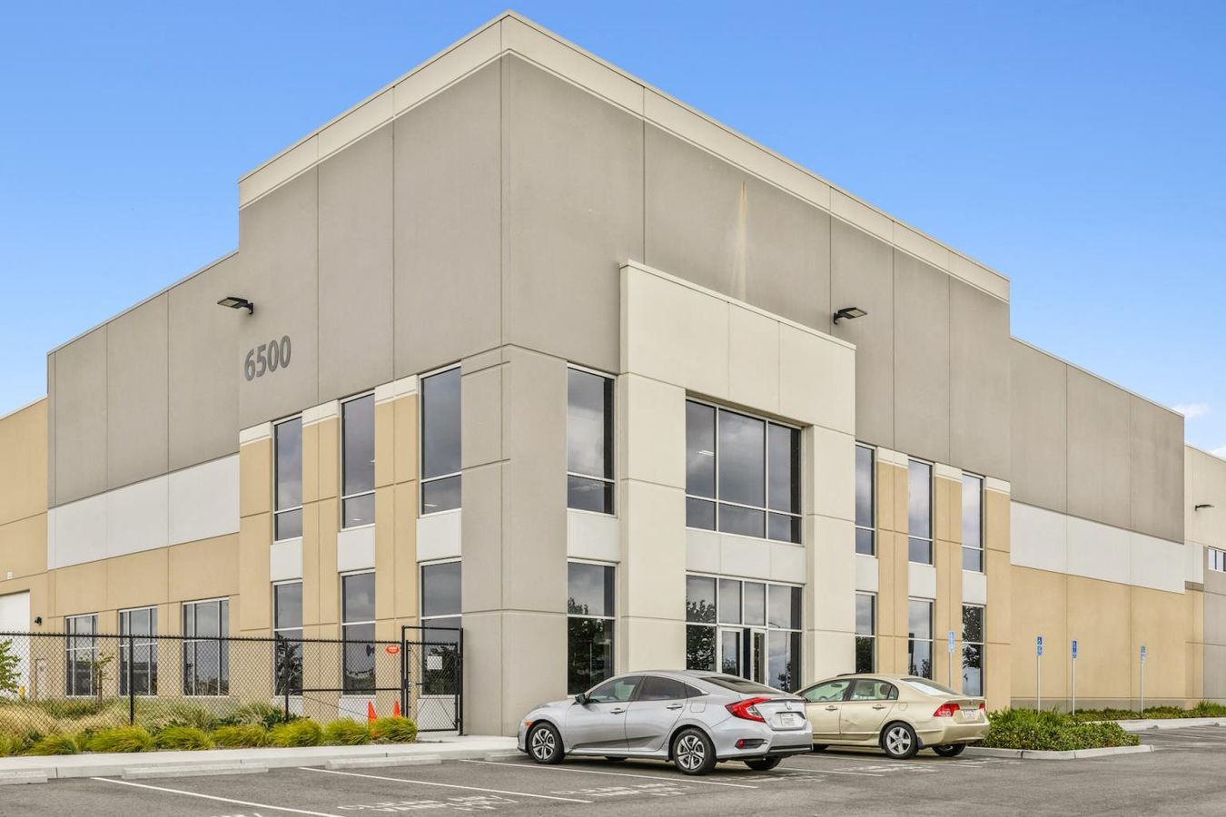 Metro Air Park Building 4 photo 2