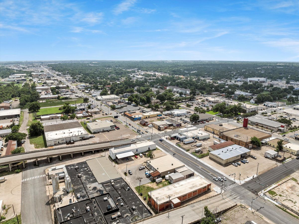 1702 Franklin Ave photo 4