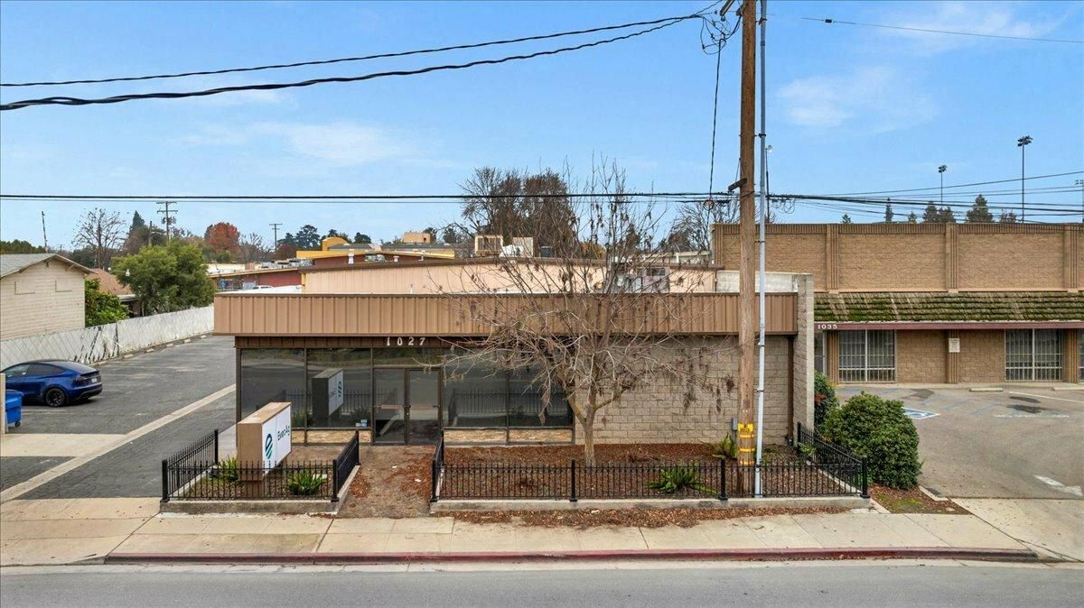 Multi-Tenant Industrial Building Near Highway 198 photo 3
