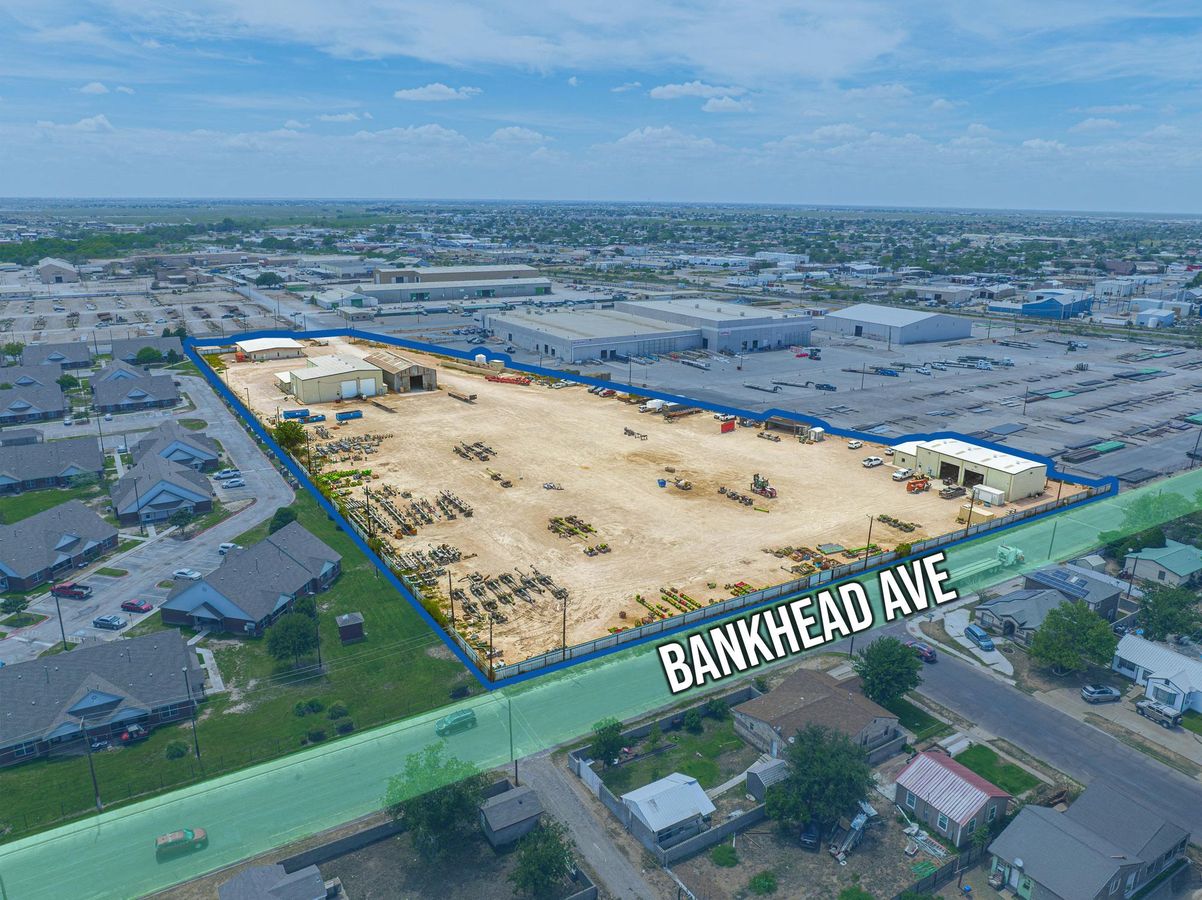 4 Industrial Buildings on ±7.66 Acres photo 2