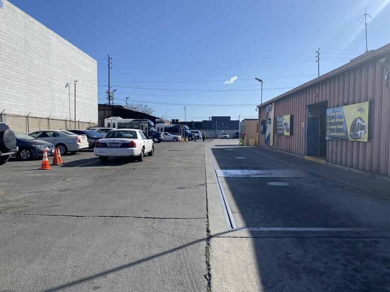 STEEL WAREHOUSE w/ 100+/- PARKING SPACES 2016 E Bay St photo 4