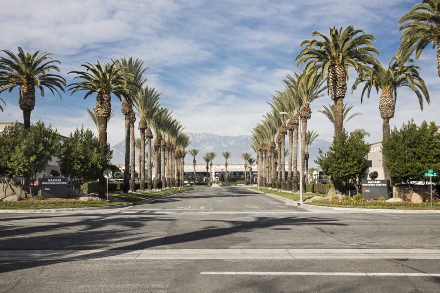 Safari Business Center 2037-2077 S Vineyard Ave photo 4