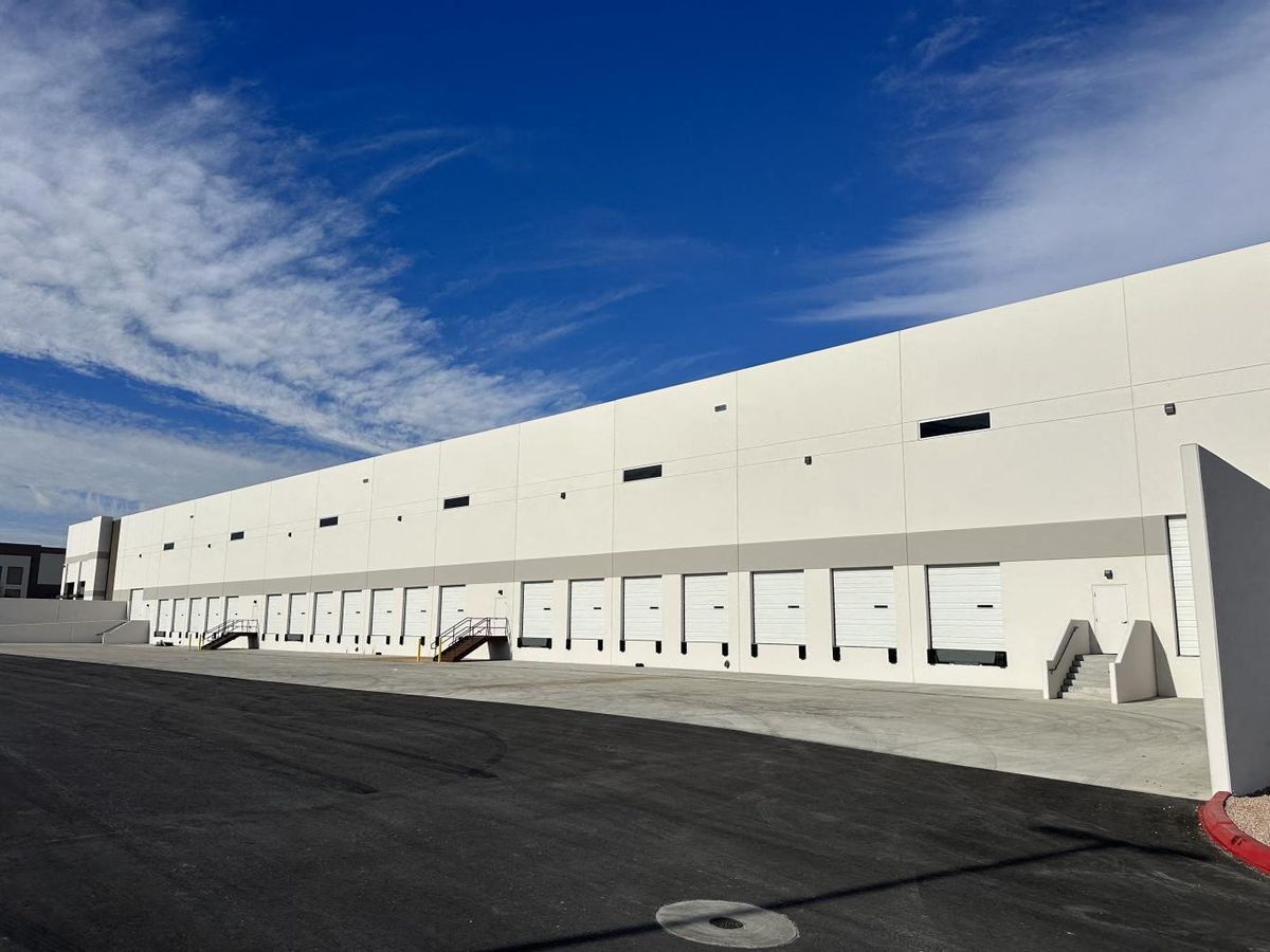 Cheyenne Logistics Center - Divisibilty options from ±83K SF. photo 2