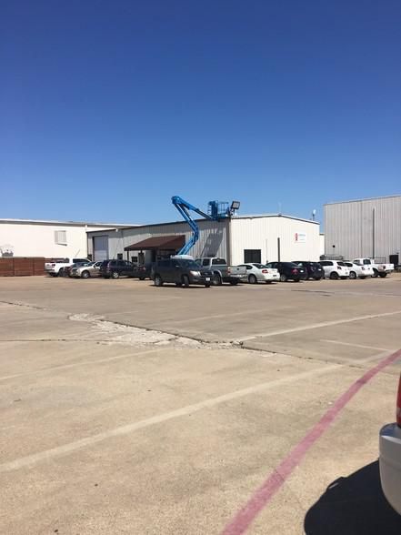 1400 Everman Pky photo 4