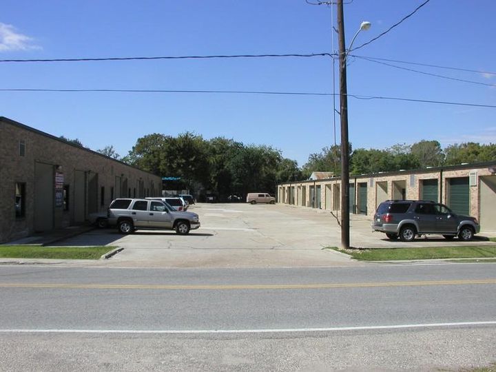 8700 Long Point