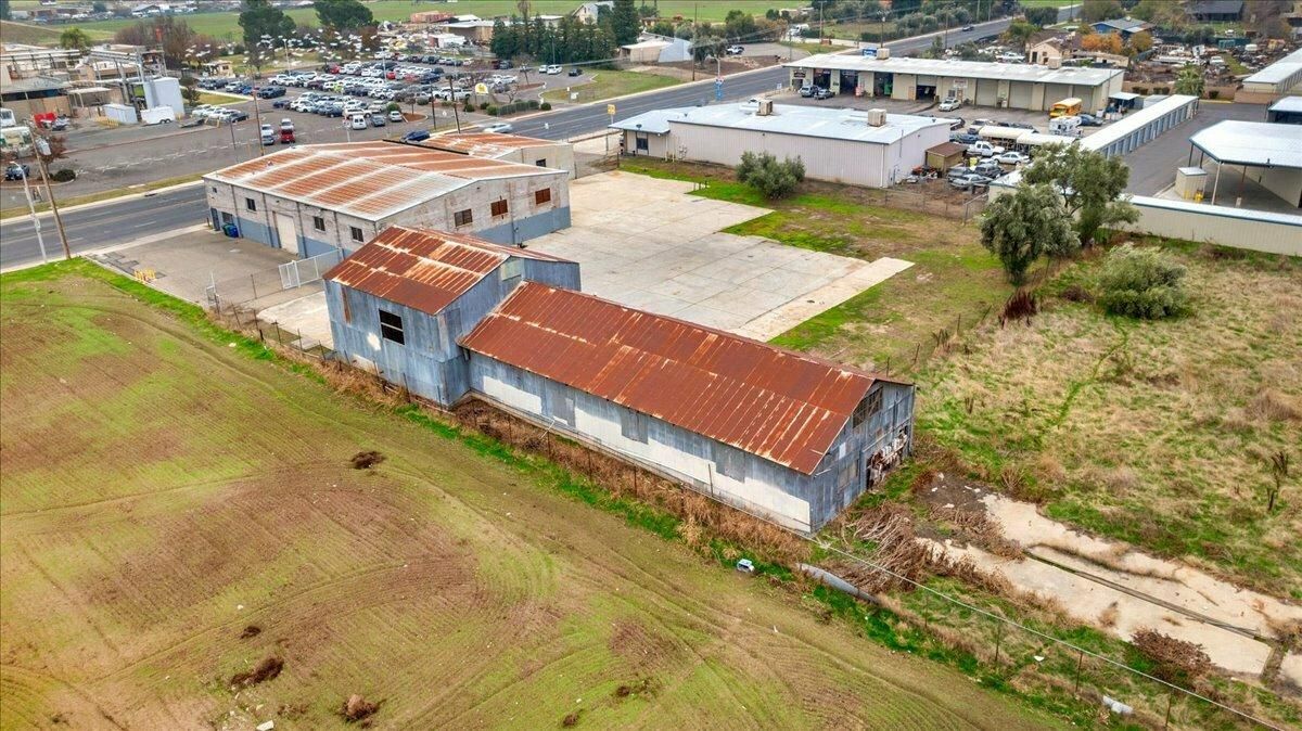 Freestanding Industrial Building on ±1.49 Acres in Porterville photo 3
