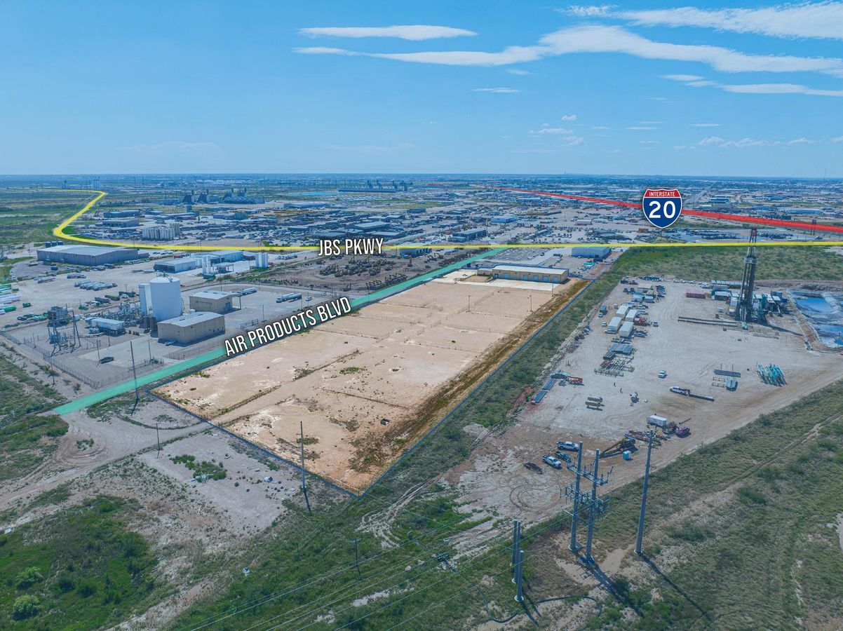 Warehouse/Office Building on ±10.91 Acres photo 3