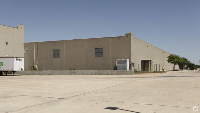 Bldg C 11000 N I-35