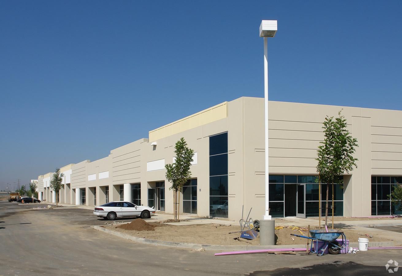 Bldg 15 photo 4