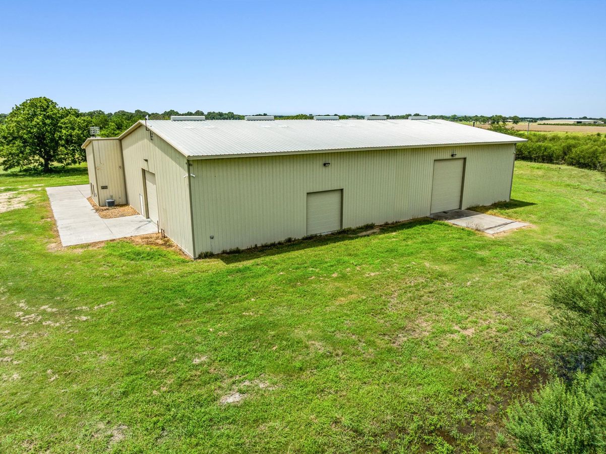 Crane-Ready Warehouse & Office Space on 19.25 Acres photo 4