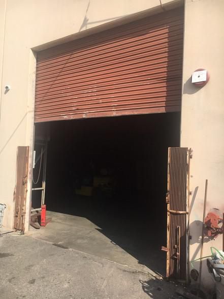 711 E Rosecrans Ave photo 4
