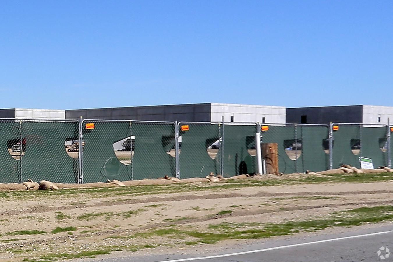 Bldg 6 photo 1