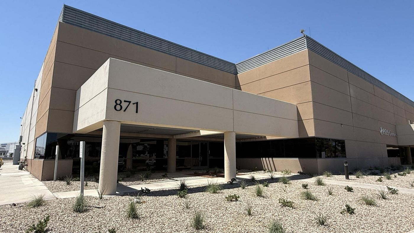 +/-17,360-27,811 SF For Lease Flex/Industrial w/Internal Dock - Hughes Airport Center photo 1