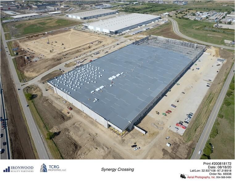 SYNERGY CROSSING 1101 Interstate 35 W photo 2