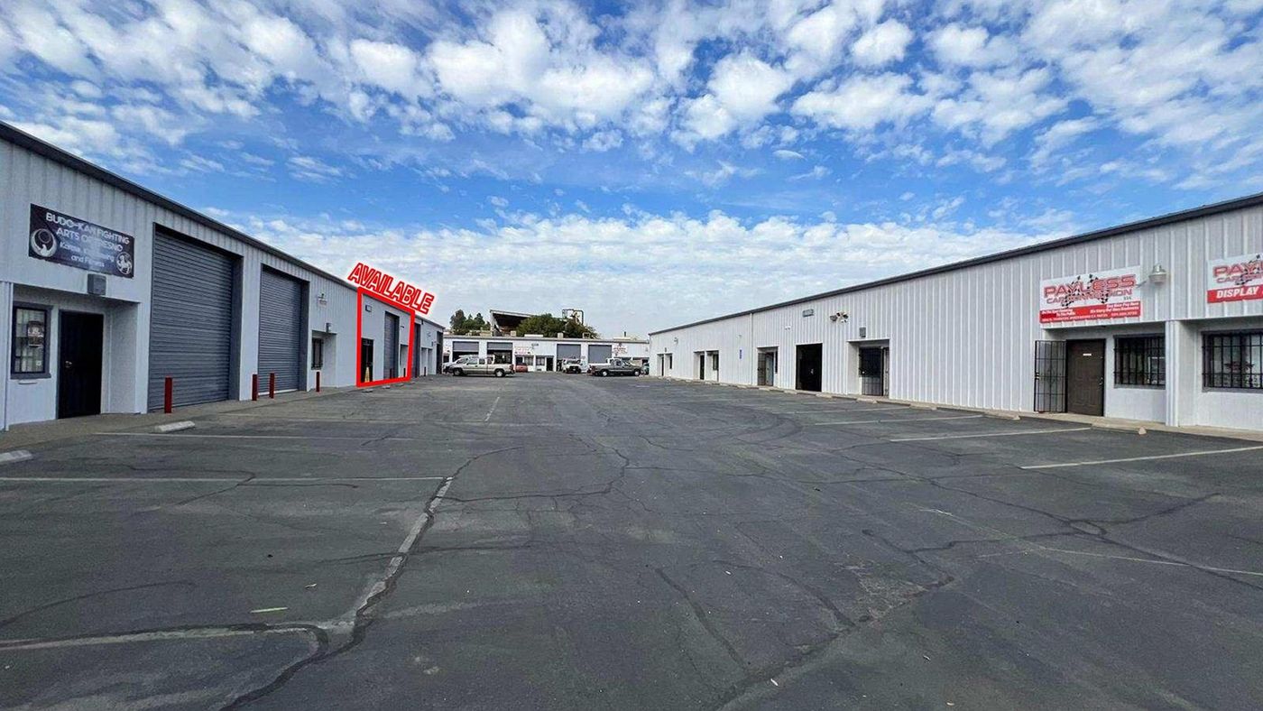 Move-In Ready Office/Warehouse with High Traffic Visibility photo 1