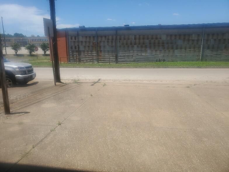 9K SF Warehouse 228 S Englewood Ave photo 2