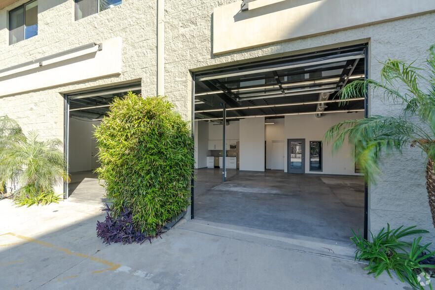 13360 Beach Ave photo 2