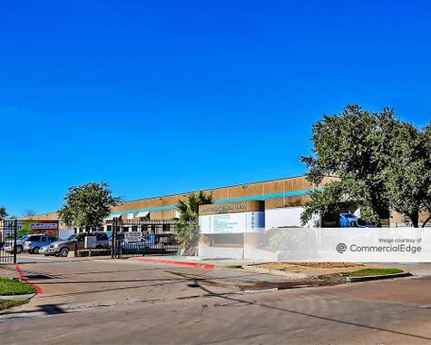 North Freeway Business Center - 4555 Airline Drive