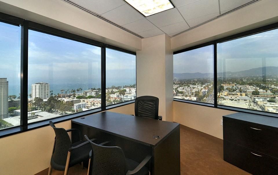401 Wilshire Blvd photo 2