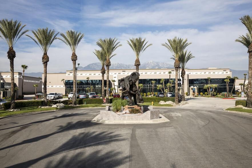 Safari Business Center 2037-2077 S Vineyard Ave photo 1