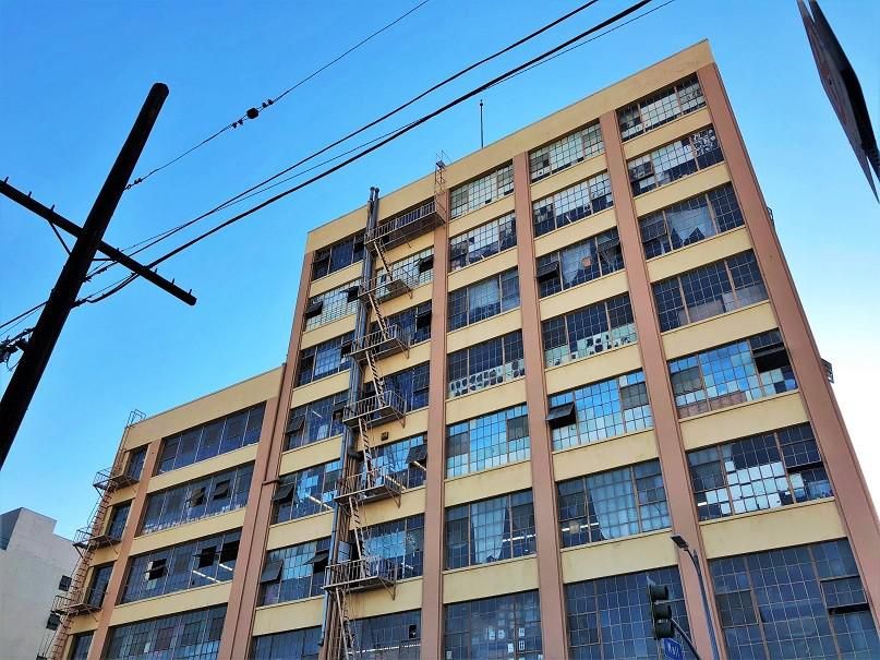 EPIC CORNER WAREHOUSE w/ SOARING CEILINGS photo 2