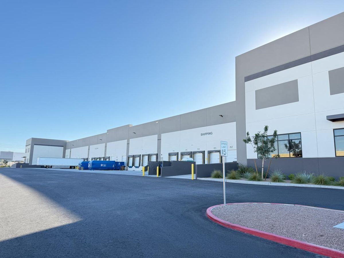 Sublease - 182K Cross-Dock Industrial Facility in the Southwest photo 1