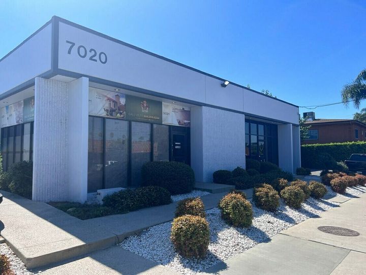 7020 Hayvenhurst Ave.