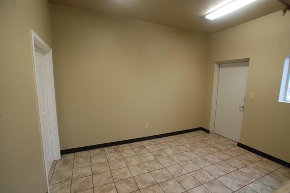625SF/1250SF For Lease 12401 University Ave