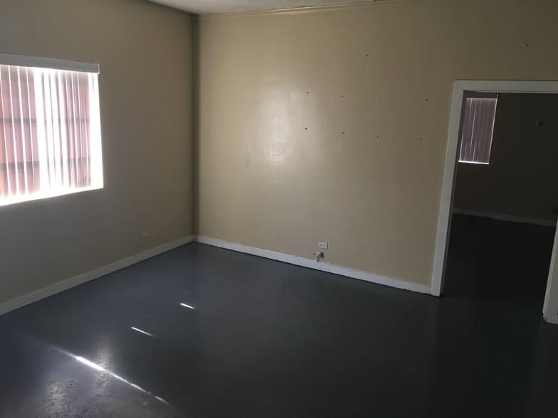 503 Avenue G photo 4