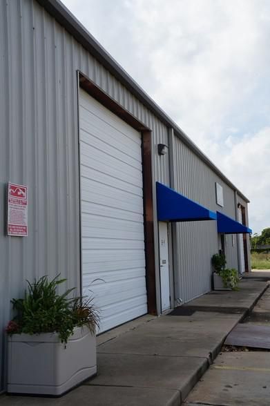 Building A 12112 Almeda Rd photo 4